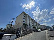逆瀬川駅よりバス8分 徒歩1分 3階 築50年の賃貸物件
