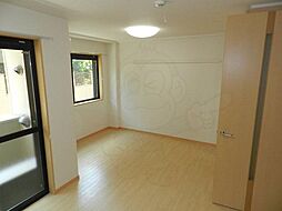 フローラ 1階ワンルームのリビング/ダイニング