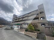 山下駅よりバス14分 徒歩3分 築35年9ヶ月 4階建の賃貸物件
