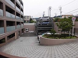 8 / 9