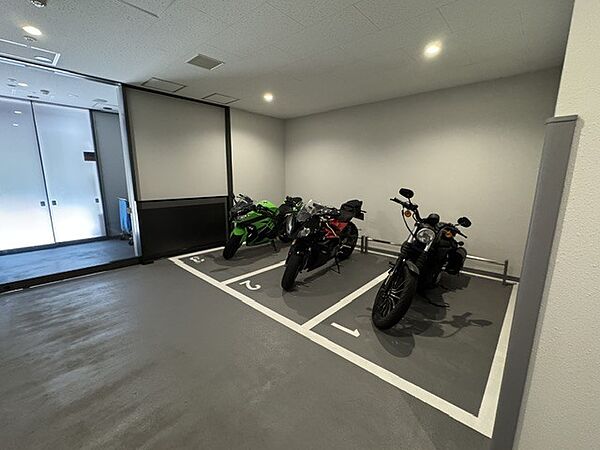 専用バイク置き場