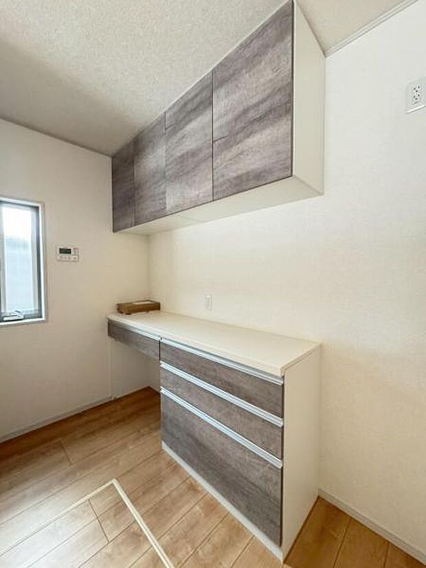 キッチンカップボード