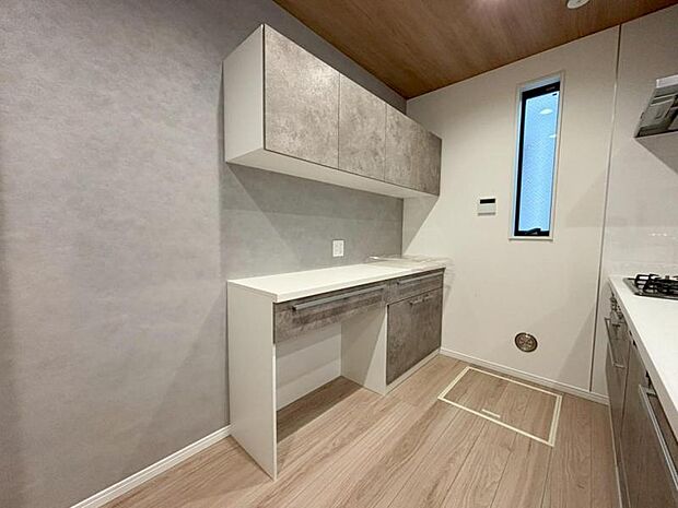 キッチンカップボード