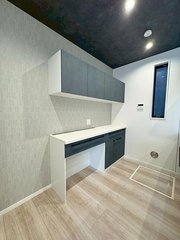 キッチンカップボード