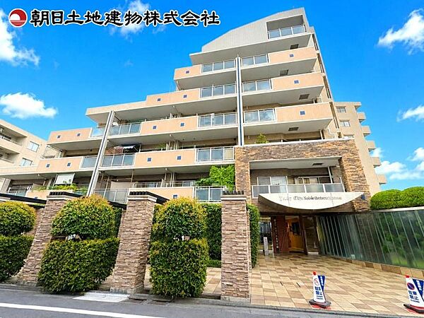 徒歩圏には業務スーパーやサミットストアが揃い、毎日のお買い物がぐっと身近になる暮らしやすい住環境です。