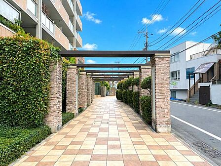冬の澄んだ日には、遠く富士山を望むことも。バルコニーから眺める四季折々の表情も、この住まいの楽しみのひとつです。