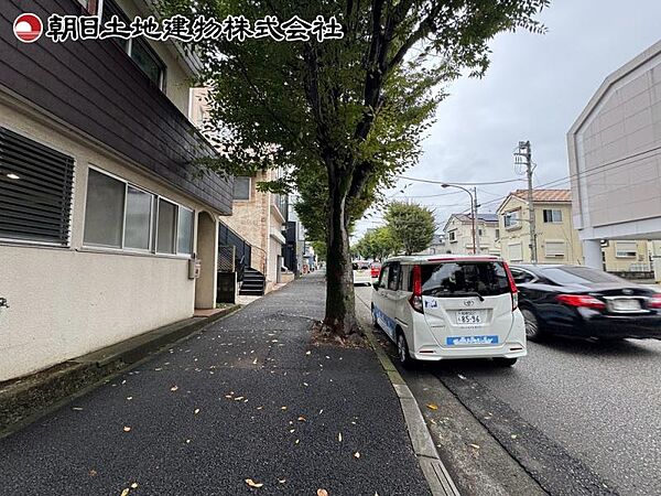 前面道路と現地外観