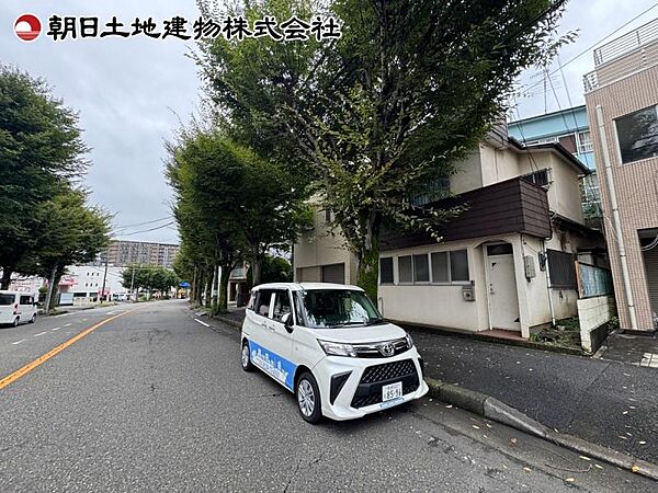 前面道路と現地外観
