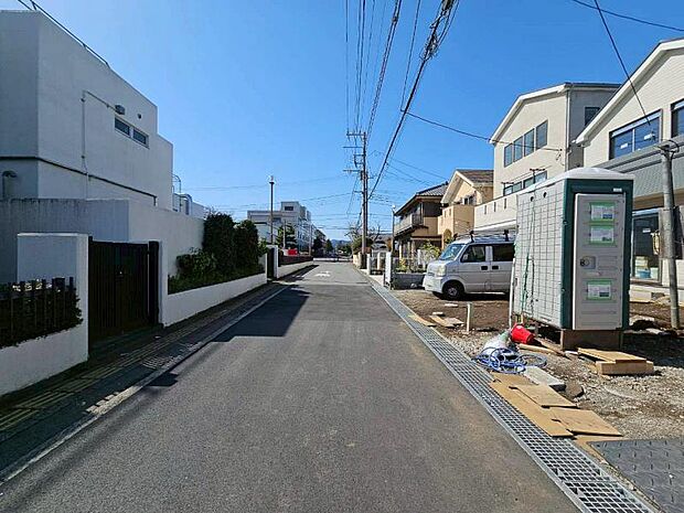 前面道路含む現地外観