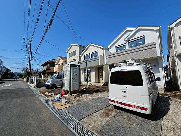 前面道路含む現地外観