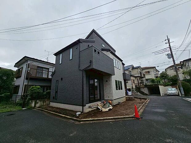 前面道路含む現地外観