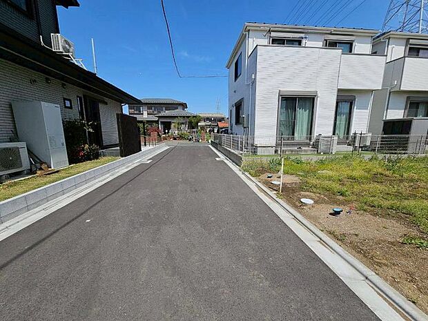 前面道路含む現地外観