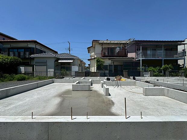 前面道路含む現地外観