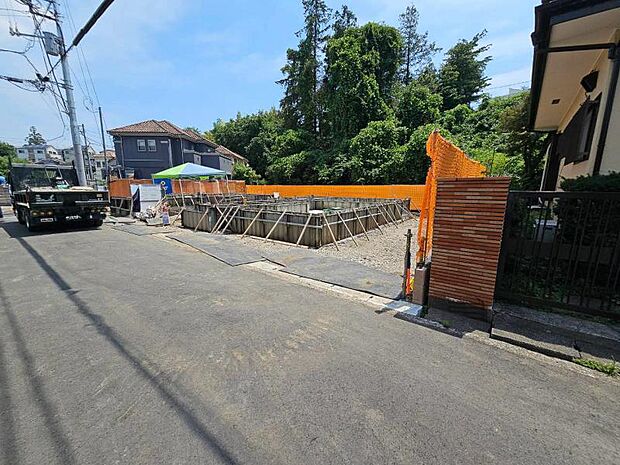 前面道路含む現地外観