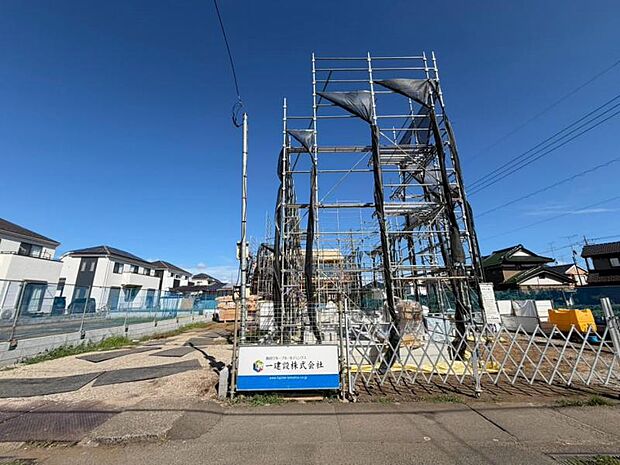 前面道路含む現地外観