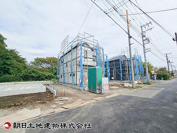 前面道路含む現地外観写真
