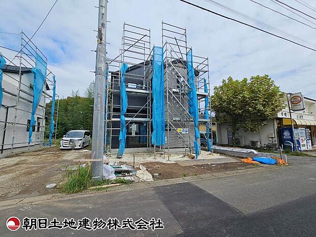 前面道路含む現地外観写真