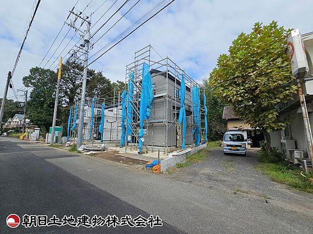 前面道路含む現地外観写真