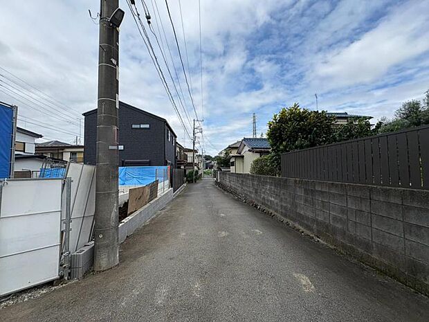前面道路含む現地外観
