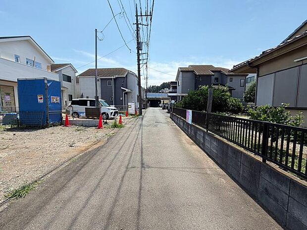 前面道路含む現地外観
