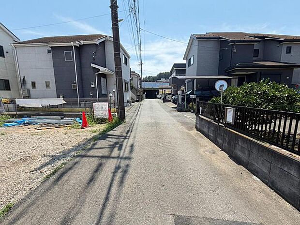 前面道路含む現地外観