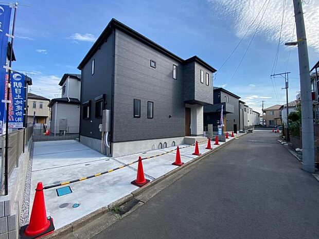前面道路含む現地外観