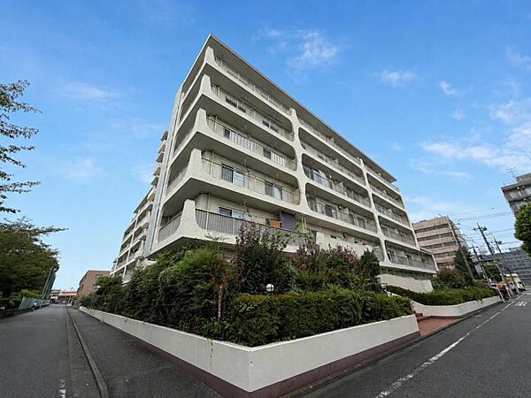 シンプルで洗練されたデザインが魅力の住まいです。