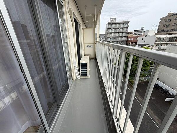 心地よい風を感じられる快適なバルコニー