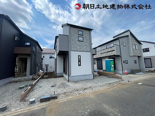 前面道路含む現地外観