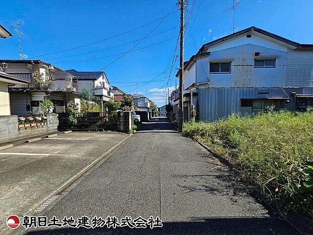 前面道路含む現地外観写真