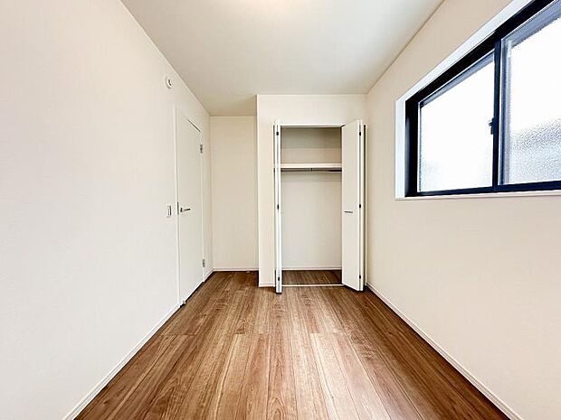 クローゼットは天井までの大容量。いつでもスッキリとしたお部屋でお客様をお迎えできます。