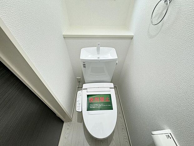 1階トイレは、洗浄機能・脱臭機能を完備、清潔な室内を演出することが可能です。