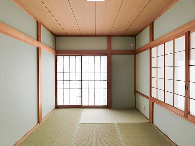 和室は6帖ありますので広々しています。