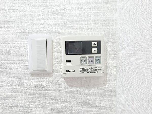 給湯機器を操作できるリモコン。離れたところからお風呂を沸かしたり、追い焚き等の操作ができます。