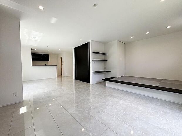 リビングイン階段には引き戸が設置されているので、冷暖房の効率が良く快適に過ごせます。