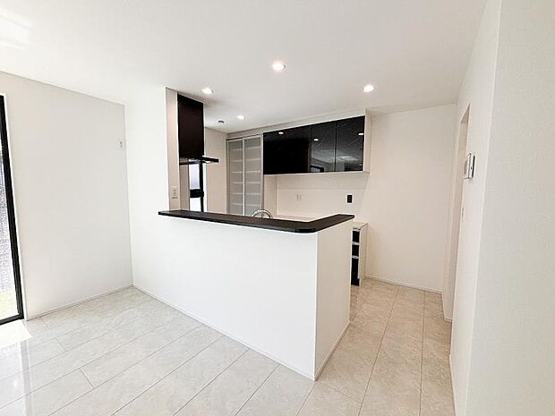 対面カウンタータイプなので家族との会話も楽しめます。