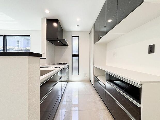 美しさと機能性に定評のある対面キッチンを採用しました。