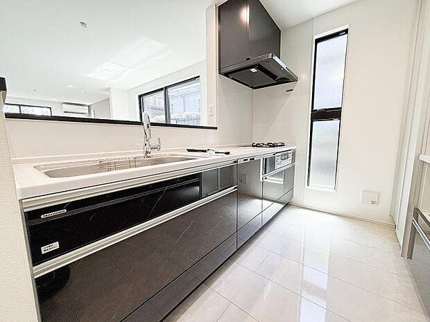 ゆったりと調理できるよう、作業スペースを最大限確保した設計がされています。