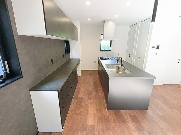 ゆったりと調理できるよう、作業スペースを最大限確保できるよう設計しています