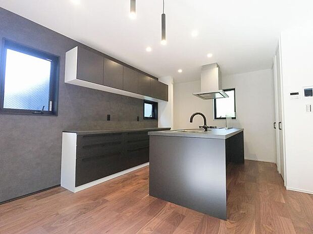 リビングで遊ぶお子様を見守りながらお料理ができる対面キッチン