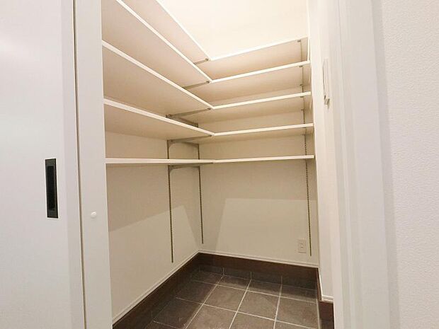 SICがあり、玄関周りをすっきり掃除できます。