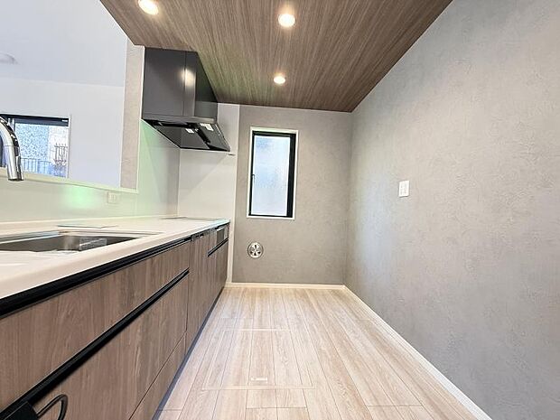 ゆったりと調理できるよう、作業スペースを最大限確保できるよう設計しています