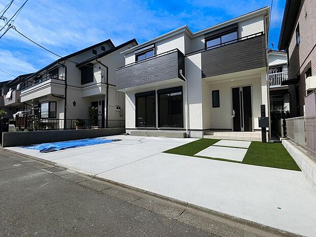 ゆとりのカースペースは並列2台分ありますので、駐車が苦手な方もゆっくり出し入れできますね。