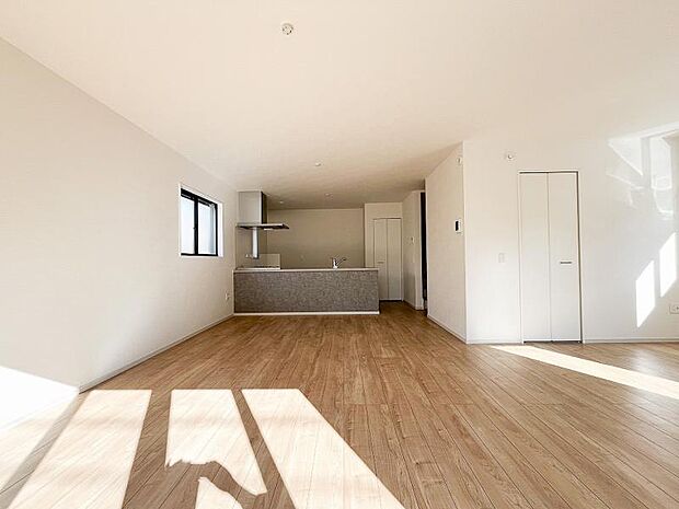 お店で見掛けた「あの家具」でも自由に配置できるゆとりのリビング空間。