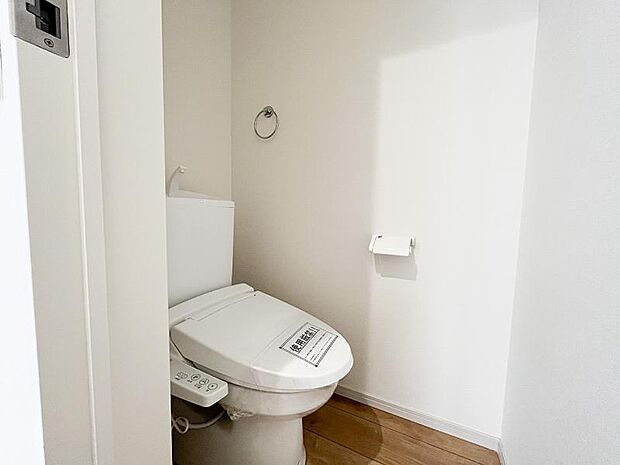 1階トイレは、洗浄機能・脱臭機能を完備、清潔な室内を演出することが可能です。