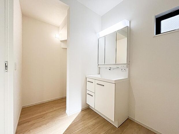 リネン庫も設けられており、収納が多いのがうれしいですね