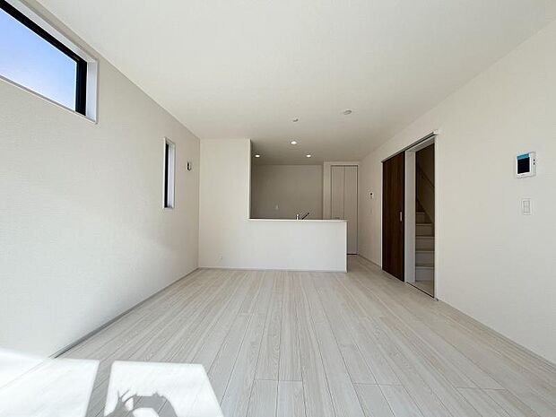 お店で見掛けた「あの家具」でも自由に配置できるゆとりのリビング空間。