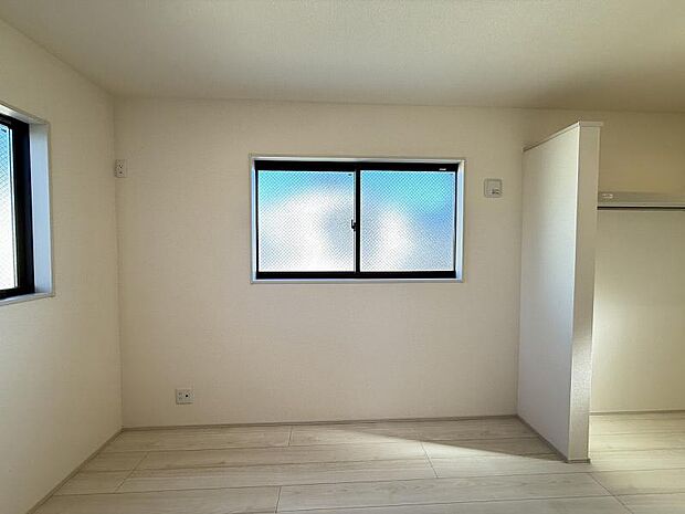 子ども部屋にもクローゼットがあるので、早くから「自分で片付け」の習慣が身につけられます。