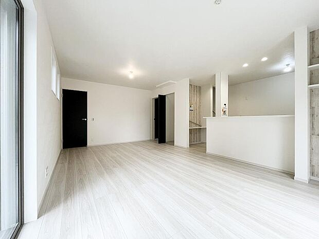 お店で見掛けた「あの家具」でも自由に配置できるゆとりのリビング空間。