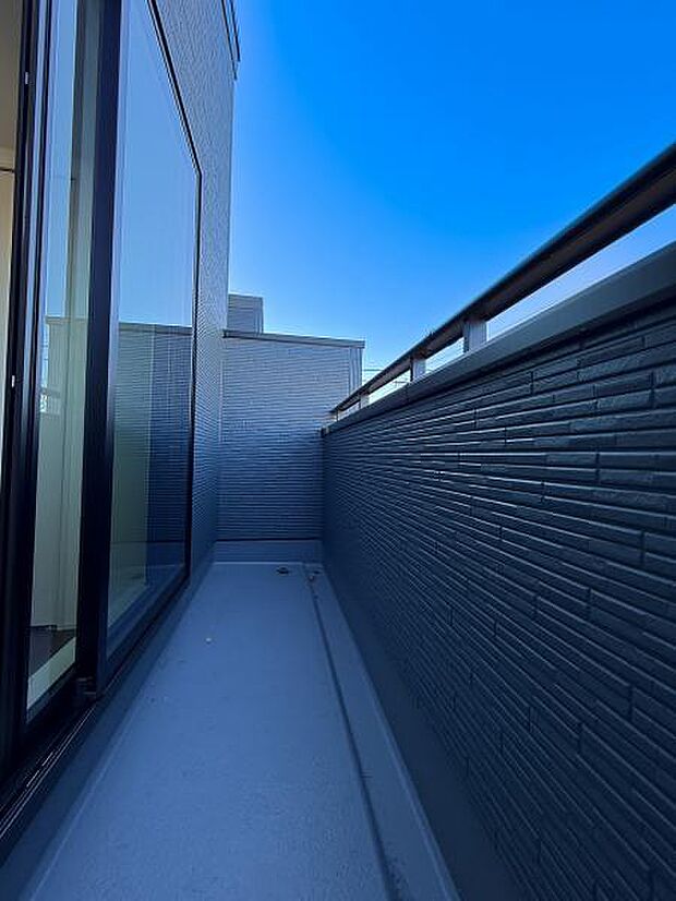 たっぷりの陽光と心地よい風が舞い込む住まい